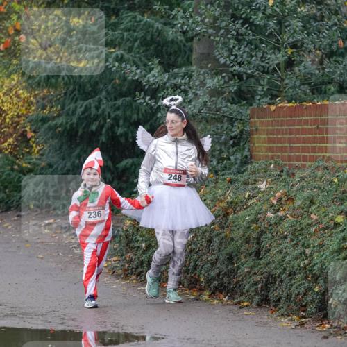 07.12.2025 - St. Pauli X-Mass-Run No. 15 Michael Burmester http://msf.ph/oto/9401725 07.12.2025 10:28:09 Laufen 236, 248 meine-sportfotos.de