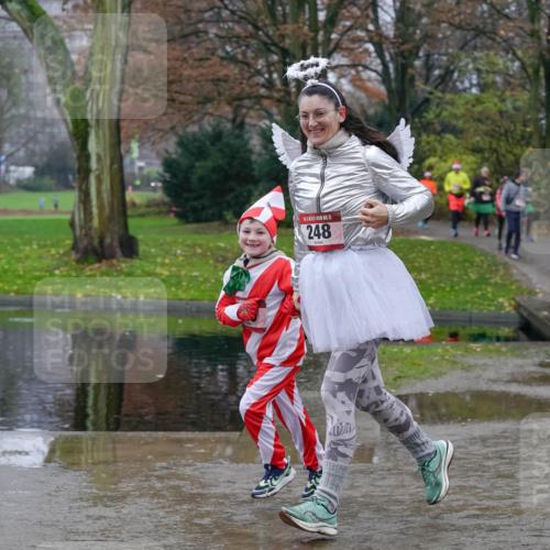 07.12.2025 - St. Pauli X-Mass-Run No. 15 Michael Burmester http://msf.ph/oto/9401750 07.12.2025 10:28:17 Laufen 15, 248 meine-sportfotos.de