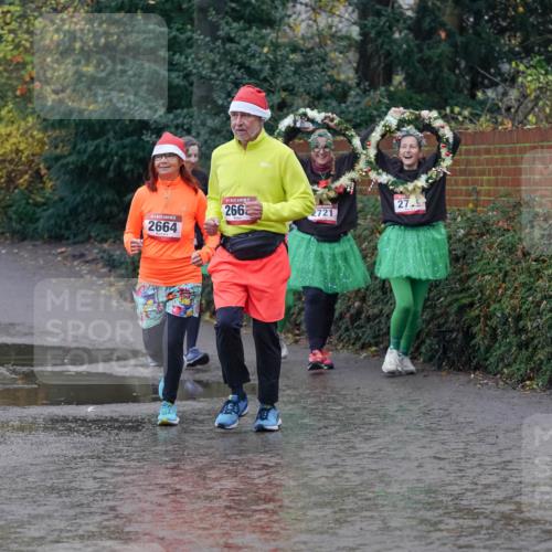07.12.2025 - St. Pauli X-Mass-Run No. 15 Michael Burmester http://msf.ph/oto/9401776 07.12.2025 10:28:32 Laufen 27, 5, 266, 2721, 2664 meine-sportfotos.de