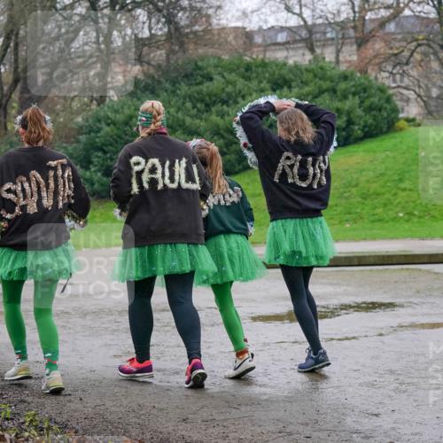07.12.2025 - St. Pauli X-Mass-Run No. 15 Michael Burmester http://msf.ph/oto/9401802 07.12.2025 10:28:45 Laufen  meine-sportfotos.de