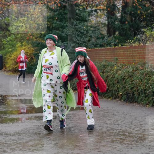 07.12.2025 - St. Pauli X-Mass-Run No. 15 Michael Burmester http://msf.ph/oto/9401861 07.12.2025 10:29:26 Laufen 2879, 2898 meine-sportfotos.de