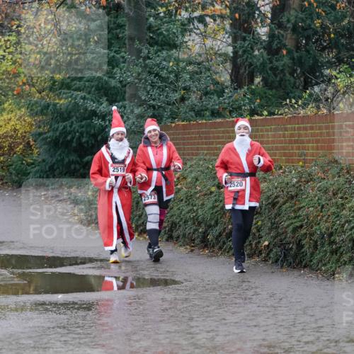 07.12.2025 - St. Pauli X-Mass-Run No. 15 Michael Burmester http://msf.ph/oto/9401882 07.12.2025 10:29:37 Laufen 2519, 2573, 2520 meine-sportfotos.de