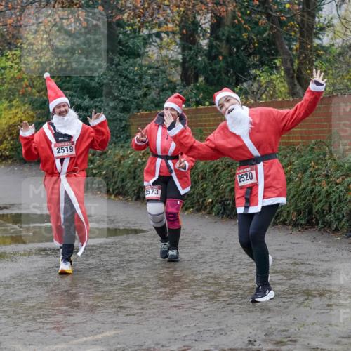 07.12.2025 - St. Pauli X-Mass-Run No. 15 Michael Burmester http://msf.ph/oto/9401898 07.12.2025 10:29:42 Laufen 2519, 2573, 2520 meine-sportfotos.de