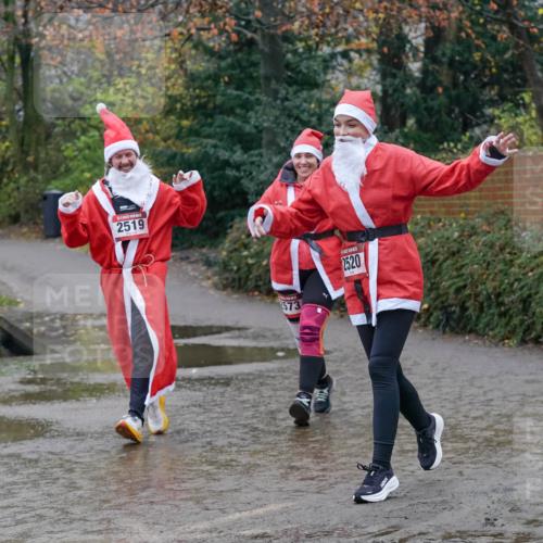 07.12.2025 - St. Pauli X-Mass-Run No. 15 Michael Burmester http://msf.ph/oto/9401902 07.12.2025 10:29:43 Laufen 2519, 573, 2520 meine-sportfotos.de
