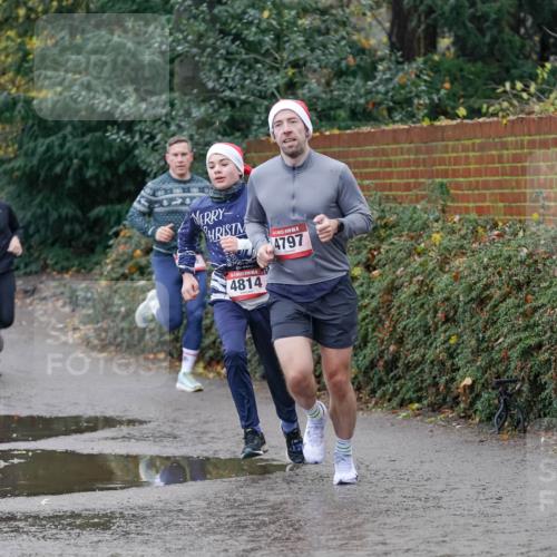 07.12.2025 - St. Pauli X-Mass-Run No. 15 Michael Burmester http://msf.ph/oto/9401967 07.12.2025 10:38:25 Laufen 4814, 4797 meine-sportfotos.de