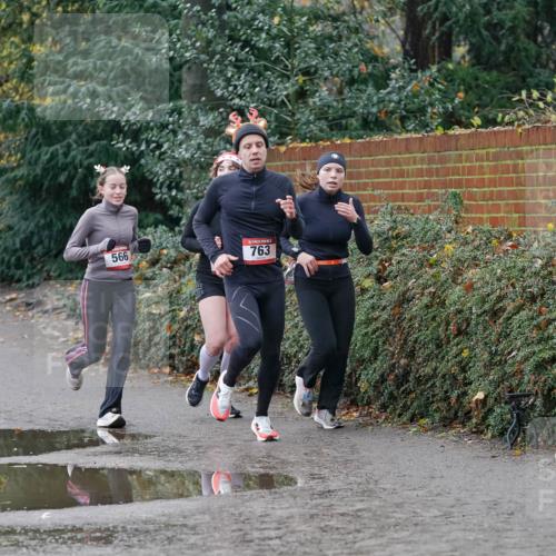 07.12.2025 - St. Pauli X-Mass-Run No. 15 Michael Burmester http://msf.ph/oto/9402044 07.12.2025 10:40:08 Laufen 566, 763 meine-sportfotos.de