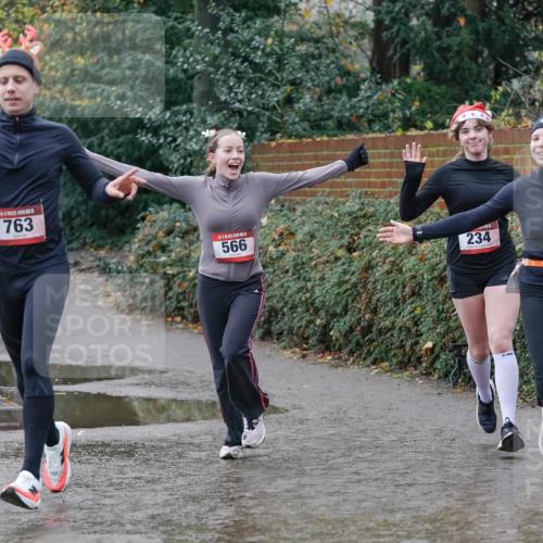 07.12.2025 - St. Pauli X-Mass-Run No. 15 Michael Burmester http://msf.ph/oto/9402051 07.12.2025 10:40:10 Laufen 763, 566, 234 meine-sportfotos.de