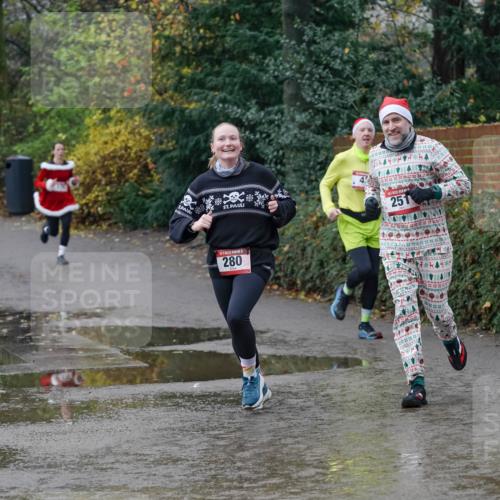 07.12.2025 - St. Pauli X-Mass-Run No. 15 Michael Burmester http://msf.ph/oto/9402130 07.12.2025 10:40:46 Laufen 4, 251, 280 meine-sportfotos.de