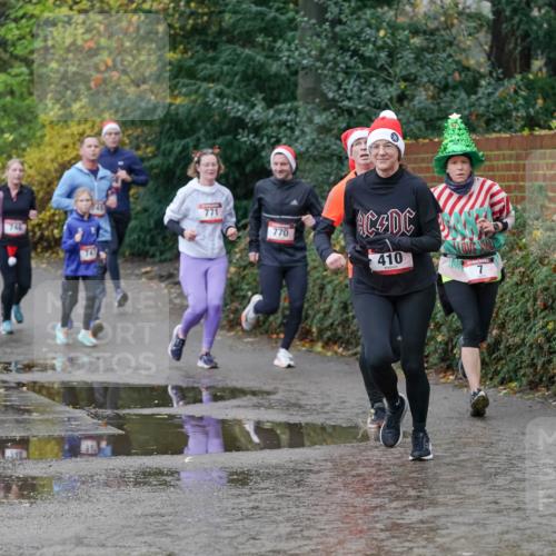 07.12.2025 - St. Pauli X-Mass-Run No. 15 Michael Burmester http://msf.ph/oto/9402220 07.12.2025 10:41:34 Laufen 746, 74, 771, 770, 410 meine-sportfotos.de