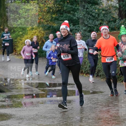 07.12.2025 - St. Pauli X-Mass-Run No. 15 Michael Burmester http://msf.ph/oto/9402224 07.12.2025 10:41:35 Laufen 74, 410, 77, 1508, 7 meine-sportfotos.de