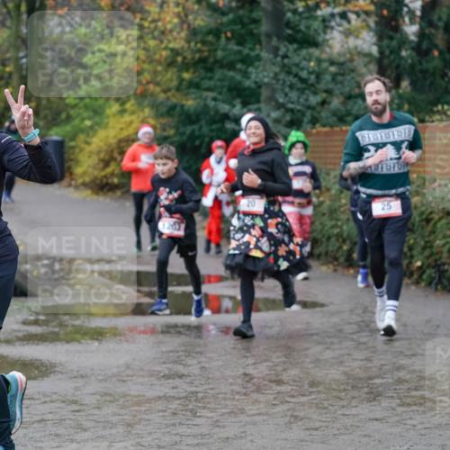 07.12.2025 - St. Pauli X-Mass-Run No. 15 Michael Burmester http://msf.ph/oto/9402255 07.12.2025 10:41:43 Laufen 15, 746, 25, 1203 meine-sportfotos.de