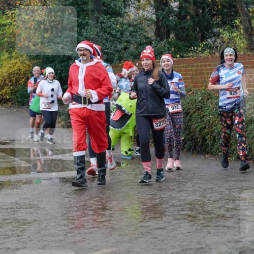 07.12.2025 - St. Pauli X-Mass-Run No. 15 Michael Burmester http://msf.ph/oto/9402404 07.12.2025 10:42:32 Laufen 973, 3272, 932, 925 meine-sportfotos.de