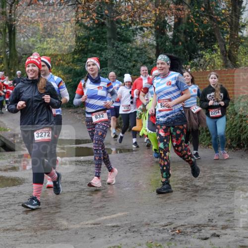 07.12.2025 - St. Pauli X-Mass-Run No. 15 Michael Burmester http://msf.ph/oto/9402411 07.12.2025 10:42:34 Laufen 3272, 932, 973, 92, 143, 2254 meine-sportfotos.de