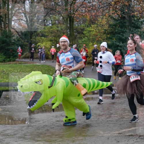 07.12.2025 - St. Pauli X-Mass-Run No. 15 Michael Burmester http://msf.ph/oto/9402424 07.12.2025 10:42:36 Laufen 973, 1432, 2254 meine-sportfotos.de