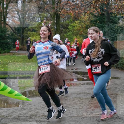 07.12.2025 - St. Pauli X-Mass-Run No. 15 Michael Burmester http://msf.ph/oto/9402428 07.12.2025 10:42:37 Laufen 142, 1432, 15, 2254, 1092 meine-sportfotos.de