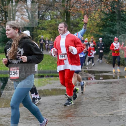 07.12.2025 - St. Pauli X-Mass-Run No. 15 Michael Burmester http://msf.ph/oto/9402431 07.12.2025 10:42:38 Laufen 15, 1254, 924, 1092 meine-sportfotos.de