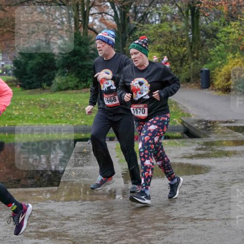 07.12.2025 - St. Pauli X-Mass-Run No. 15 Michael Burmester http://msf.ph/oto/9402492 07.12.2025 10:42:52 Laufen 80, 300, 1668, 15, 1670 meine-sportfotos.de