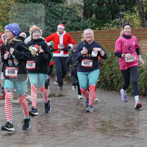 07.12.2025 - St. Pauli X-Mass-Run No. 15 Michael Burmester http://msf.ph/oto/9402542 07.12.2025 10:43:07 Laufen 698, 702, 1854, 697, 3999 meine-sportfotos.de