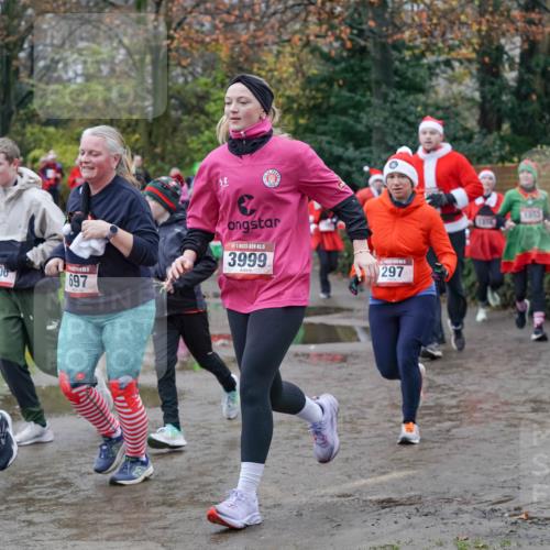 07.12.2025 - St. Pauli X-Mass-Run No. 15 Michael Burmester http://msf.ph/oto/9402552 07.12.2025 10:43:09 Laufen 02, 5, 3999, 297, 300, 697 meine-sportfotos.de