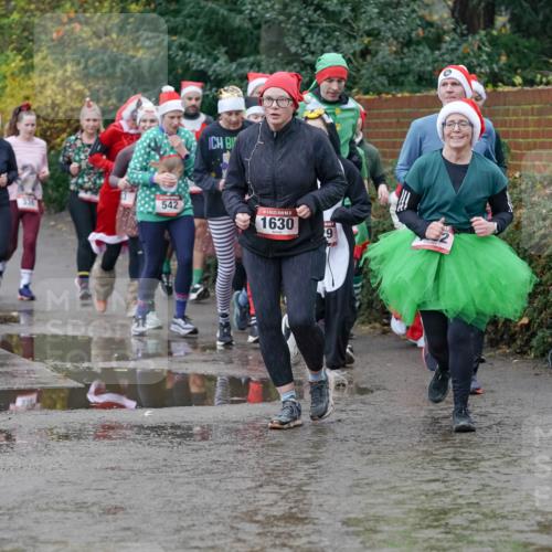 07.12.2025 - St. Pauli X-Mass-Run No. 15 Michael Burmester http://msf.ph/oto/9402617 07.12.2025 10:43:26 Laufen 1063, 551, 542, 1630, 9 meine-sportfotos.de