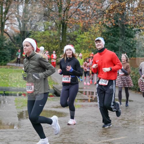 07.12.2025 - St. Pauli X-Mass-Run No. 15 Michael Burmester http://msf.ph/oto/9402681 07.12.2025 10:43:41 Laufen 10, 5, 695, 1045, 1462, 1048 meine-sportfotos.de