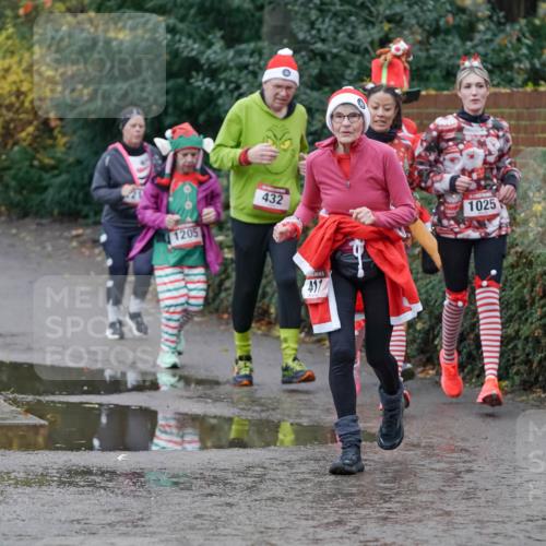 07.12.2025 - St. Pauli X-Mass-Run No. 15 Michael Burmester http://msf.ph/oto/9402696 07.12.2025 10:43:45 Laufen 1205, 432, 417, 1025 meine-sportfotos.de