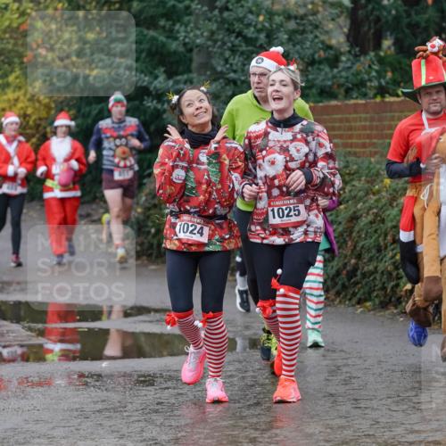 07.12.2025 - St. Pauli X-Mass-Run No. 15 Michael Burmester http://msf.ph/oto/9402705 07.12.2025 10:43:47 Laufen 486, 1024, 15, 1025 meine-sportfotos.de