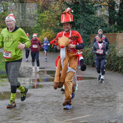 07.12.2025 - St. Pauli X-Mass-Run No. 15 Michael Burmester http://msf.ph/oto/9402713 07.12.2025 10:43:49 Laufen 15, 025, 432, 842, 211 meine-sportfotos.de