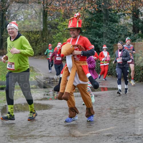 07.12.2025 - St. Pauli X-Mass-Run No. 15 Michael Burmester http://msf.ph/oto/9402715 07.12.2025 10:43:49 Laufen 432, 842, 1211 meine-sportfotos.de