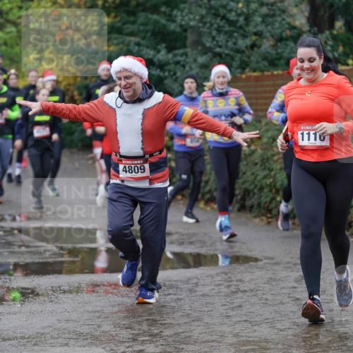 07.12.2025 - St. Pauli X-Mass-Run No. 15 Michael Burmester http://msf.ph/oto/9402806 07.12.2025 10:44:20 Laufen 5, 4809, 854, 900, 1110 meine-sportfotos.de