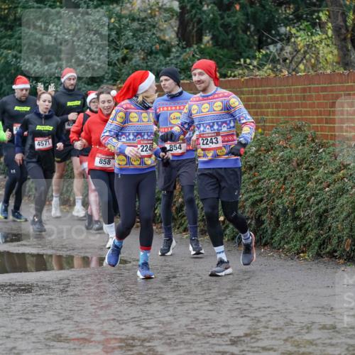 07.12.2025 - St. Pauli X-Mass-Run No. 15 Michael Burmester http://msf.ph/oto/9402812 07.12.2025 10:44:22 Laufen 4565, 4571, 45, 858, 2245, 854, 2243, 299, 3 meine-sportfotos.de