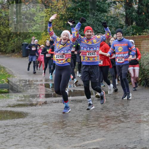 07.12.2025 - St. Pauli X-Mass-Run No. 15 Michael Burmester http://msf.ph/oto/9402821 07.12.2025 10:44:23 Laufen 576, 4544, 2245, 2243, 561, 854, 18 meine-sportfotos.de