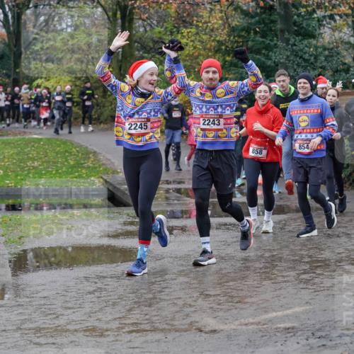 07.12.2025 - St. Pauli X-Mass-Run No. 15 Michael Burmester http://msf.ph/oto/9402823 07.12.2025 10:44:24 Laufen 15, 2245, 2243, 10, 858, 854, 45, 4561 meine-sportfotos.de