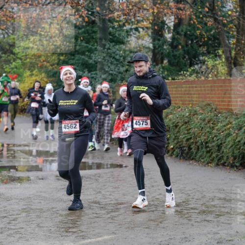 07.12.2025 - St. Pauli X-Mass-Run No. 15 Michael Burmester http://msf.ph/oto/9402873 07.12.2025 10:44:36 Laufen 0, 0, 4562, 4575 meine-sportfotos.de