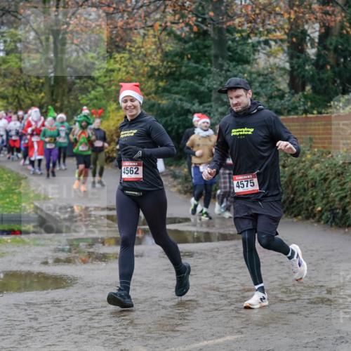 07.12.2025 - St. Pauli X-Mass-Run No. 15 Michael Burmester http://msf.ph/oto/9402875 07.12.2025 10:44:36 Laufen 140, 4562, 4575 meine-sportfotos.de