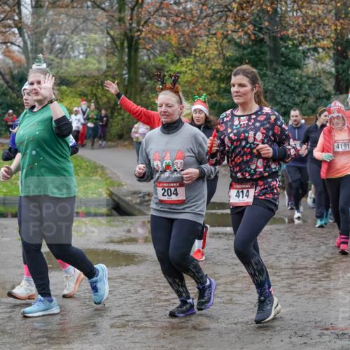 07.12.2025 - St. Pauli X-Mass-Run No. 15 Michael Burmester http://msf.ph/oto/9402960 07.12.2025 10:44:55 Laufen 486, 15, 204, 414, 4191, 1196 meine-sportfotos.de