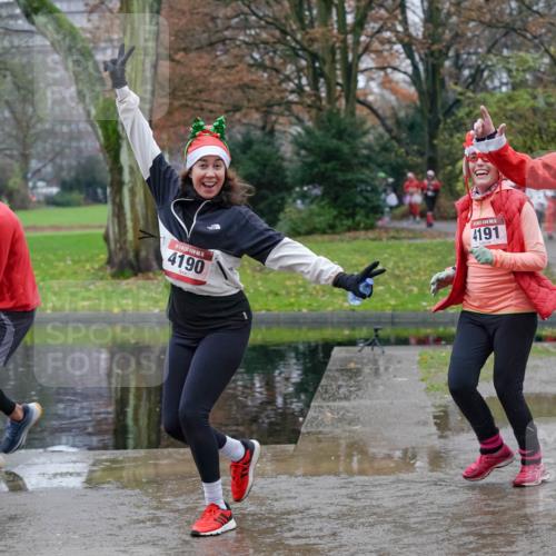 07.12.2025 - St. Pauli X-Mass-Run No. 15 Michael Burmester http://msf.ph/oto/9402971 07.12.2025 10:44:57 Laufen 15, 4190, 4191, 1196 meine-sportfotos.de
