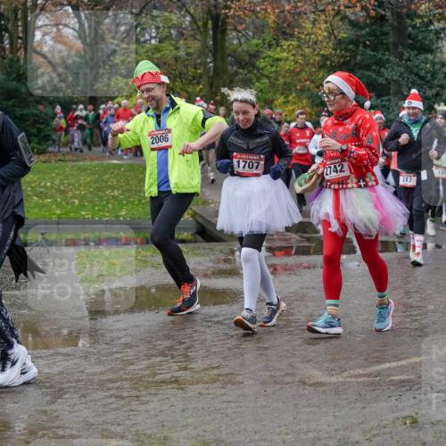 07.12.2025 - St. Pauli X-Mass-Run No. 15 Michael Burmester http://msf.ph/oto/9403067 07.12.2025 10:45:21 Laufen 1708, 2006, 1707, 2742, 182, 313, 395, 1840 meine-sportfotos.de