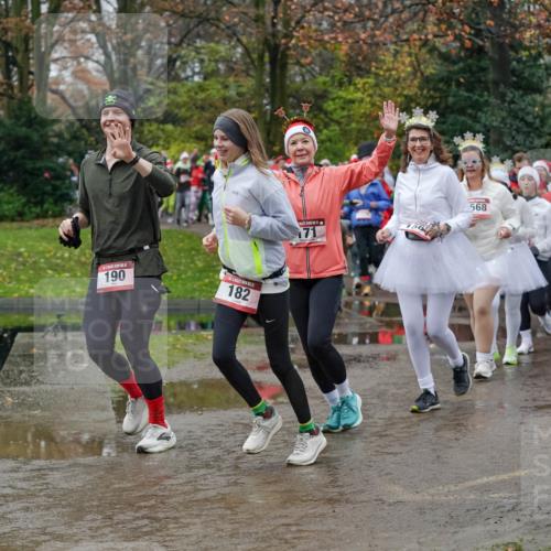 07.12.2025 - St. Pauli X-Mass-Run No. 15 Michael Burmester http://msf.ph/oto/9403091 07.12.2025 10:45:26 Laufen 190, 182, 568, 45, 1619 meine-sportfotos.de