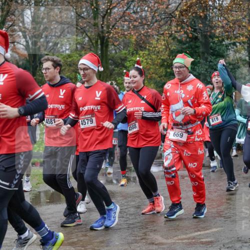 07.12.2025 - St. Pauli X-Mass-Run No. 15 Michael Burmester http://msf.ph/oto/9403115 07.12.2025 10:45:30 Laufen 3, 45385, 4581, 4579, 4588, 11, 819, 669, 667, 1694 meine-sportfotos.de