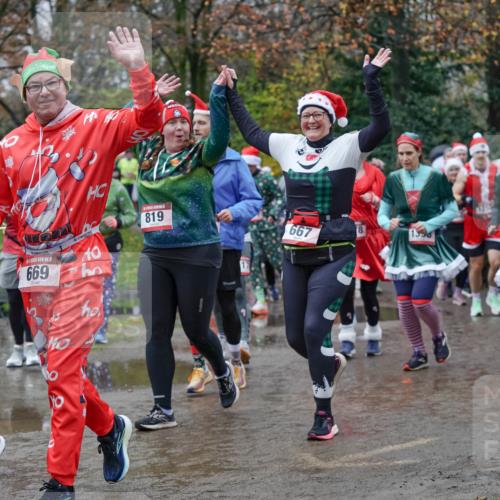 07.12.2025 - St. Pauli X-Mass-Run No. 15 Michael Burmester http://msf.ph/oto/9403123 07.12.2025 10:45:32 Laufen 38, 4, 819, 5, 669, 10, 1694, 667, 1379 meine-sportfotos.de