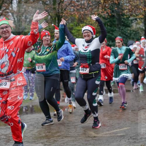 07.12.2025 - St. Pauli X-Mass-Run No. 15 Michael Burmester http://msf.ph/oto/9403124 07.12.2025 10:45:32 Laufen 5, 669, 10, 819, 1694, 29, 078, 1398, 667, 1379 meine-sportfotos.de