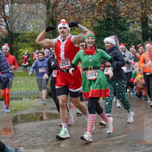07.12.2025 - St. Pauli X-Mass-Run No. 15 Michael Burmester http://msf.ph/oto/9403143 07.12.2025 10:45:36 Laufen 1355, 1440, 164, 1252, 1254, 146, 4471 meine-sportfotos.de