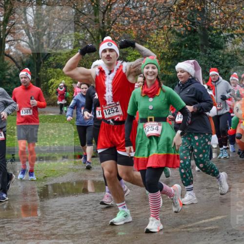 07.12.2025 - St. Pauli X-Mass-Run No. 15 Michael Burmester http://msf.ph/oto/9403144 07.12.2025 10:45:36 Laufen 1355, 1464, 1381, 11252, 1254, 14, 42, 4471 meine-sportfotos.de