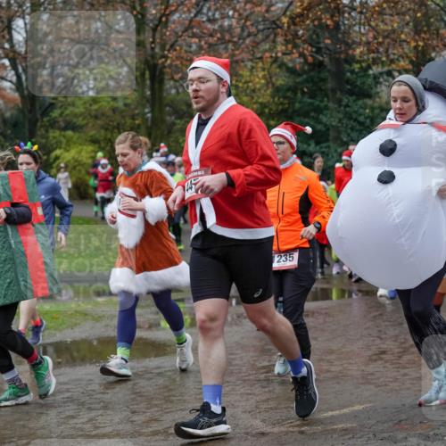 07.12.2025 - St. Pauli X-Mass-Run No. 15 Michael Burmester http://msf.ph/oto/9403153 07.12.2025 10:45:38 Laufen 383, 44, 1235, 1378 meine-sportfotos.de