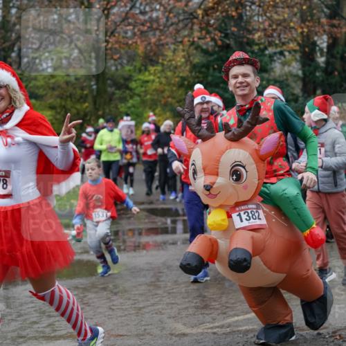 07.12.2025 - St. Pauli X-Mass-Run No. 15 Michael Burmester http://msf.ph/oto/9403162 07.12.2025 10:45:40 Laufen 1378, 153, 1382 meine-sportfotos.de