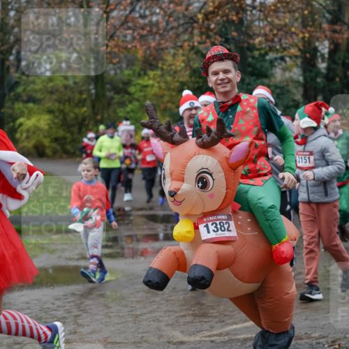 07.12.2025 - St. Pauli X-Mass-Run No. 15 Michael Burmester http://msf.ph/oto/9403163 07.12.2025 10:45:40 Laufen 1378, 1382, 3151 meine-sportfotos.de