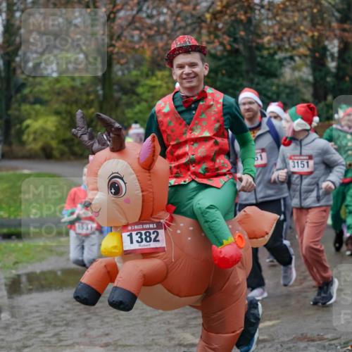07.12.2025 - St. Pauli X-Mass-Run No. 15 Michael Burmester http://msf.ph/oto/9403165 07.12.2025 10:45:40 Laufen 5, 1382, 3151 meine-sportfotos.de