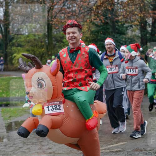 07.12.2025 - St. Pauli X-Mass-Run No. 15 Michael Burmester http://msf.ph/oto/9403166 07.12.2025 10:45:41 Laufen 15, 1382, 1851, 3151 meine-sportfotos.de