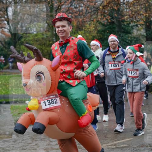 07.12.2025 - St. Pauli X-Mass-Run No. 15 Michael Burmester http://msf.ph/oto/9403167 07.12.2025 10:45:41 Laufen 5, 1382, 397, 1851, 3151 meine-sportfotos.de